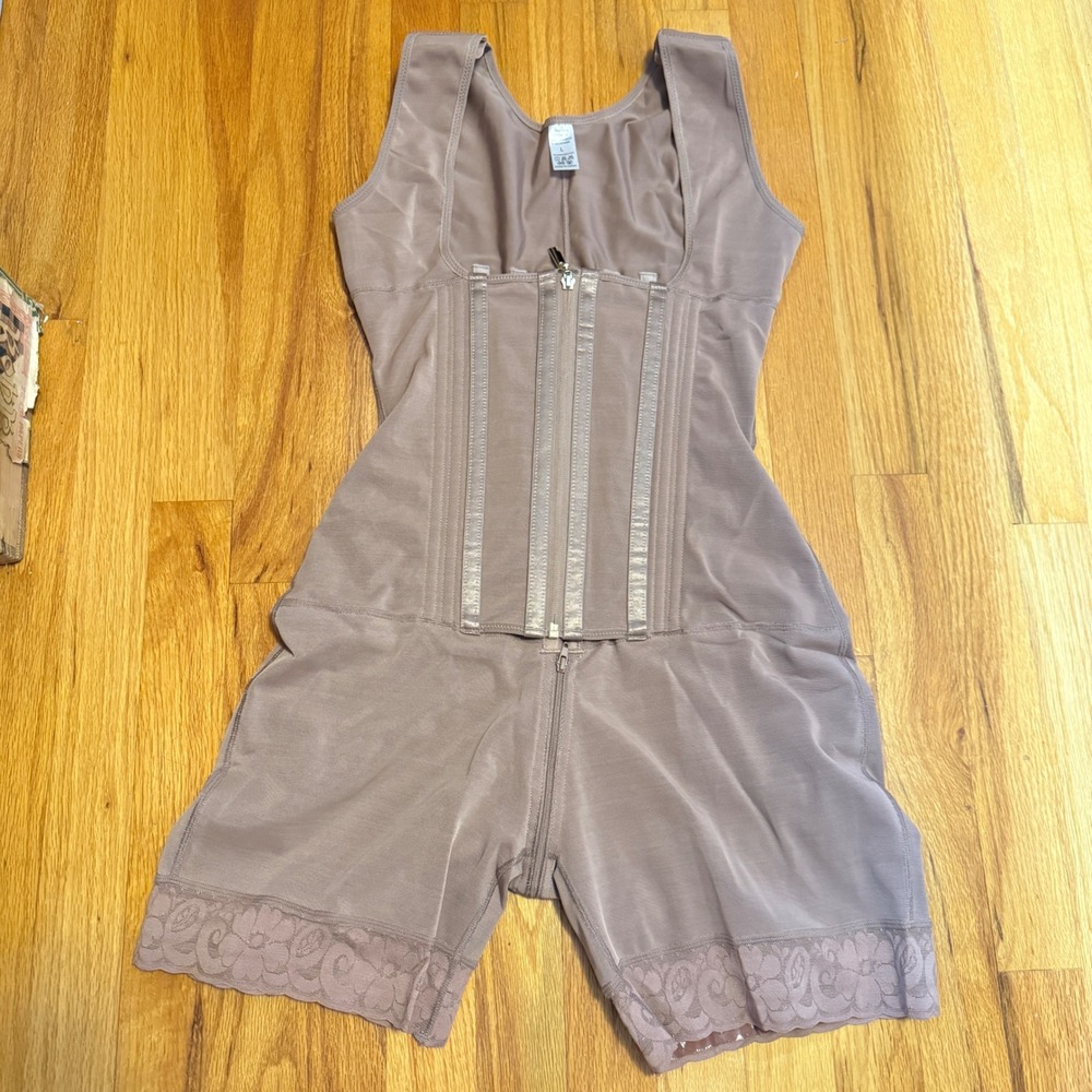 Women’s Post Op Faja Compression Shapewear Bodysuit with Front Zipper Large